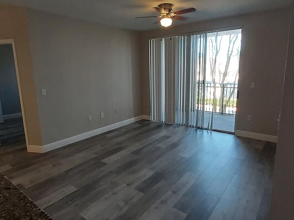 4th image of 2516 Centergate Dr