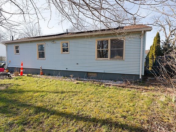 4th image of 109 Pendleton Ave