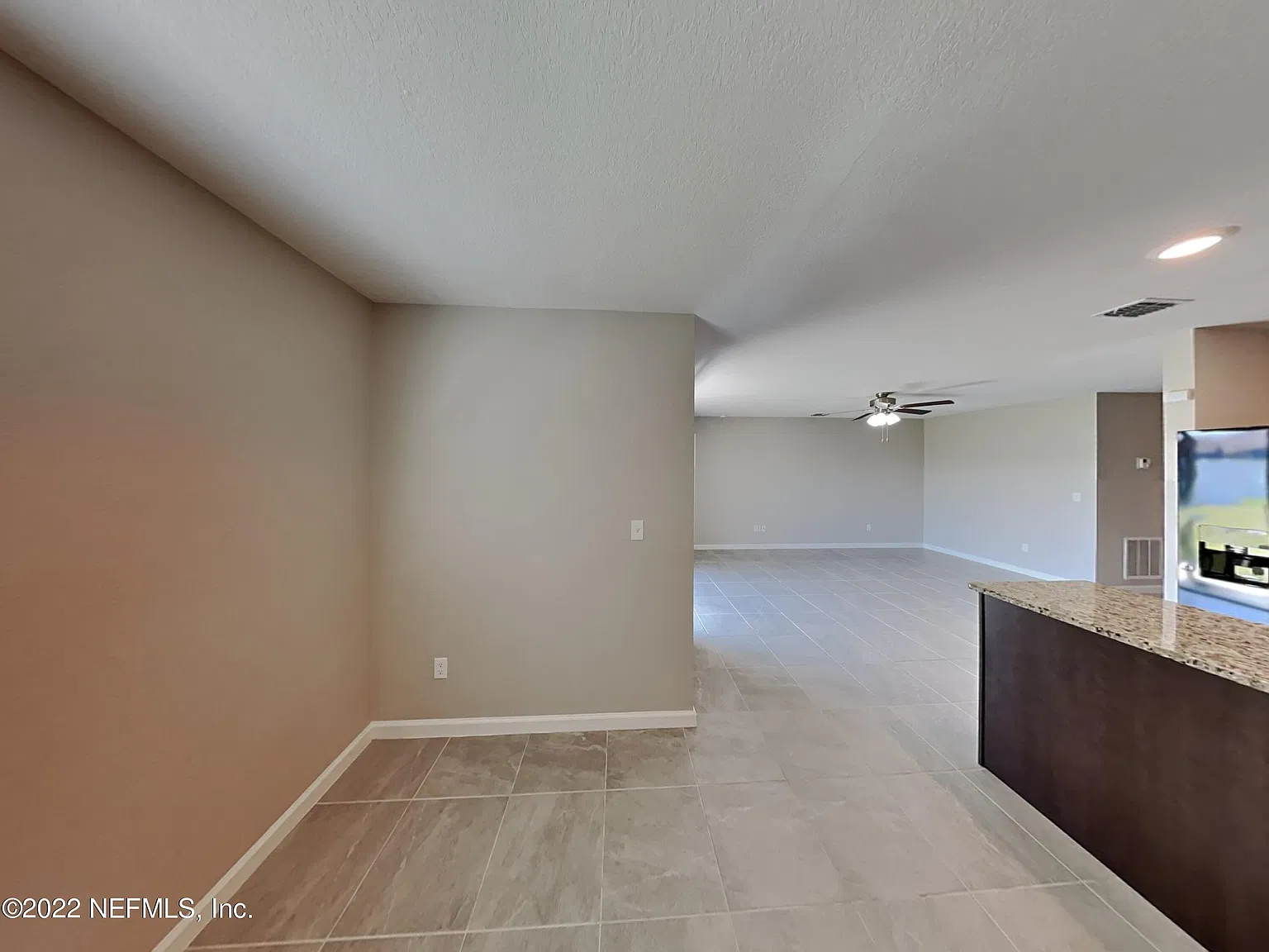 3 bed, 2.0 bath, 1383 sqft, $1,749 — Photo 4