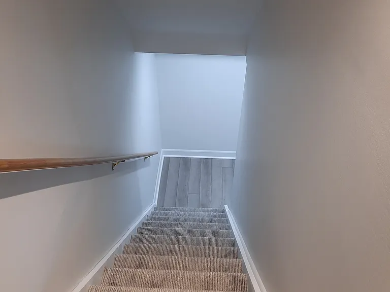 59 Courtney Cres — Photo 9