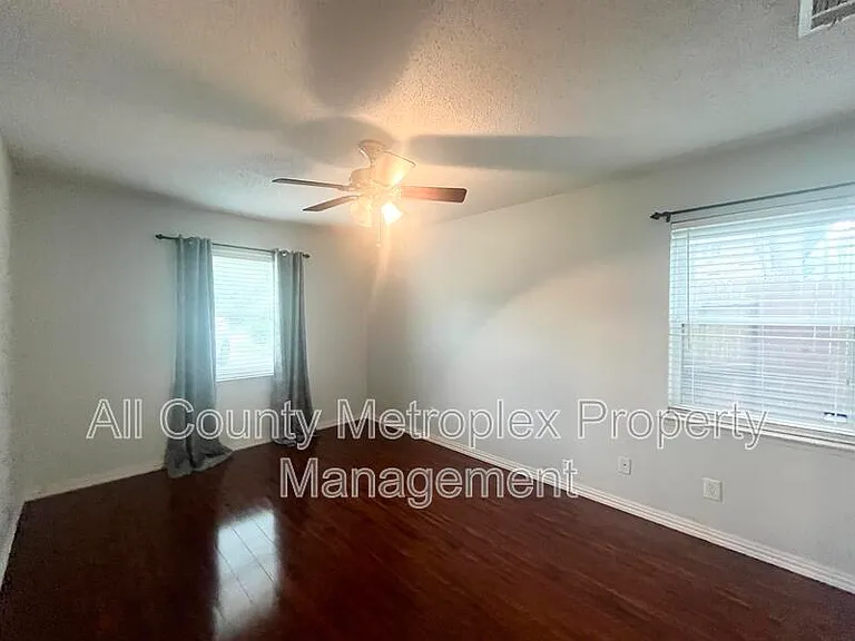 431 Malden Dr — Photo 6