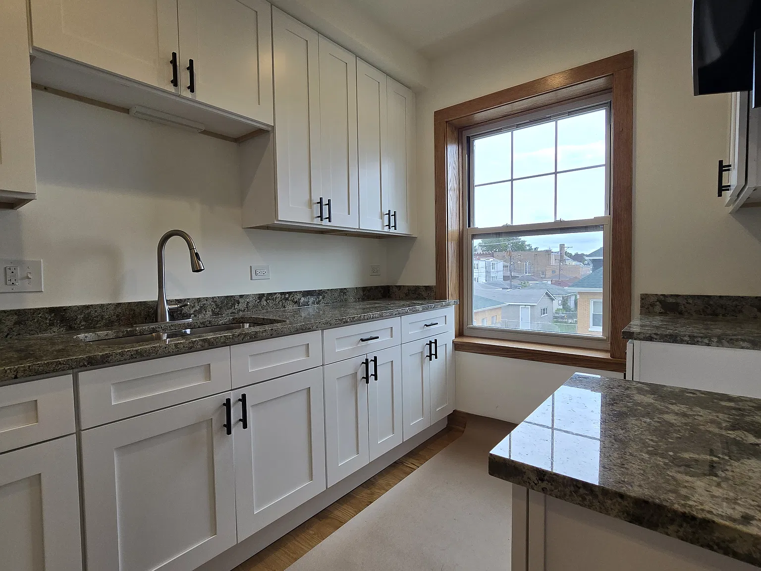 2 bed, 1000 sqft, $1,800 — Photo 1