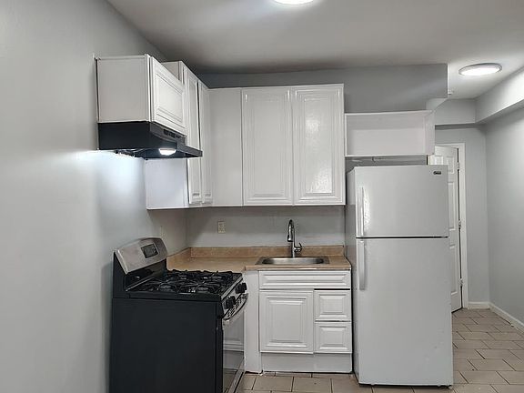 3rd image of 77 Bostwick Ave
