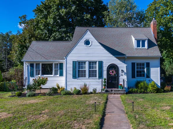 15 Laydon Avenue, North Haven, CT 06473