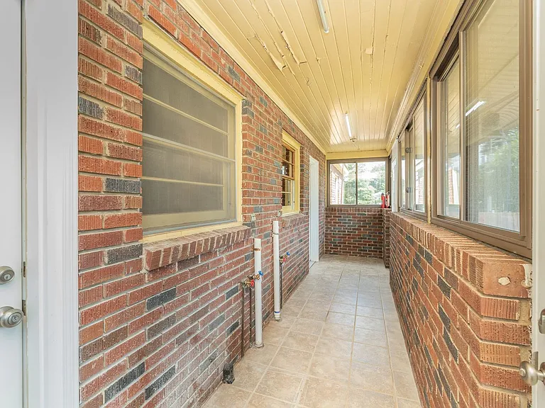 315 Georgia Ave — Photo 33