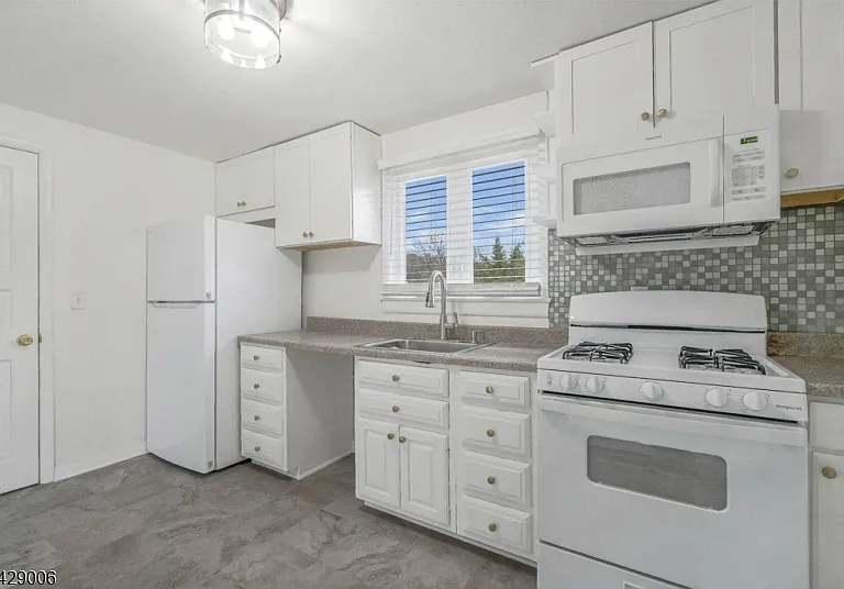 35 Bernards Ave — Photo 10