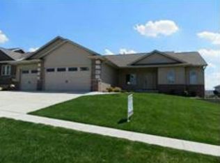 6021 River Pkwy NE, Cedar Rapids, IA 52411