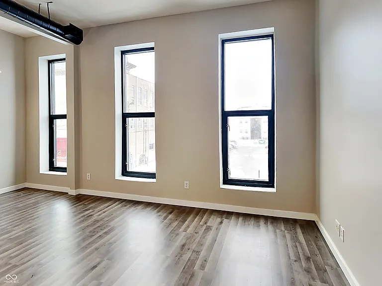 114 S Meridian St #C — Photo 9