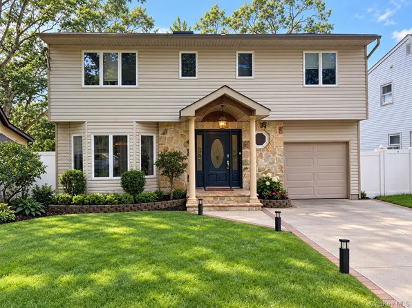 41 Homeland Drive, Huntington, NY 11743
