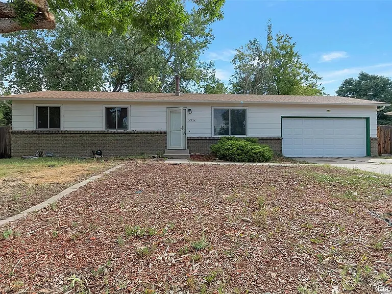 2814 S Ouray Way — Photo 1