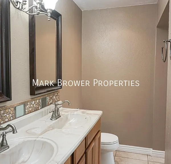 332 E Pierce St — Photo 10