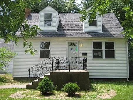 17626 Community St photo 1