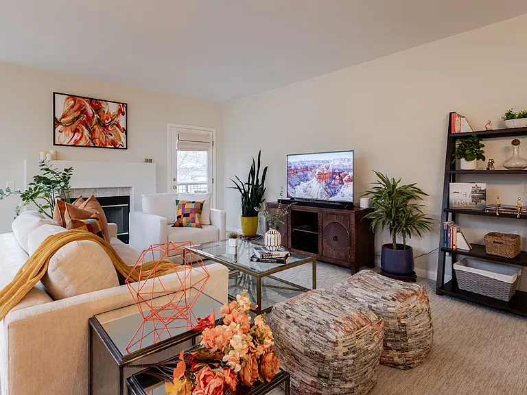 525 Swallowtail Ct — Photo 4