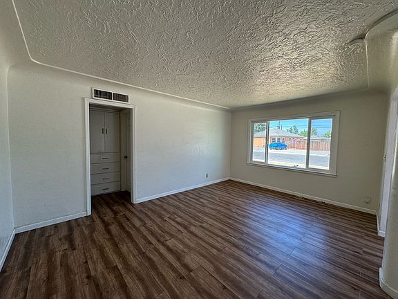 2nd image of 3732 Kenmore Dr S