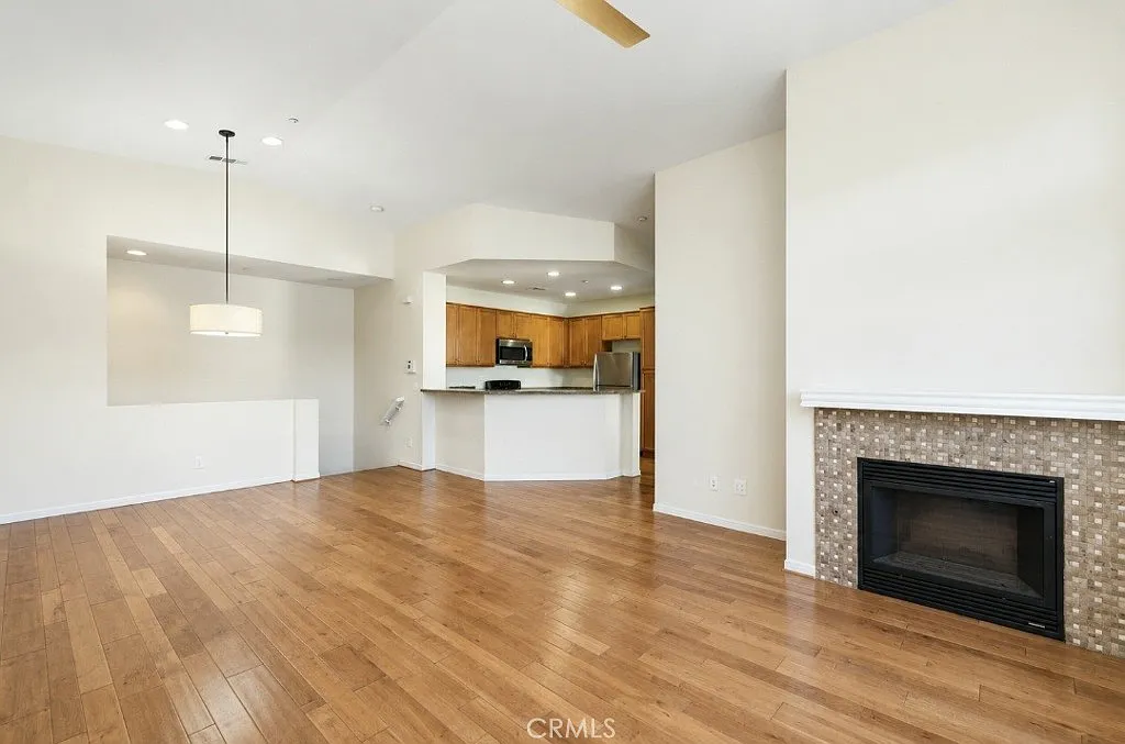2 bed, 1198 sqft, $2,600 — Photo 3
