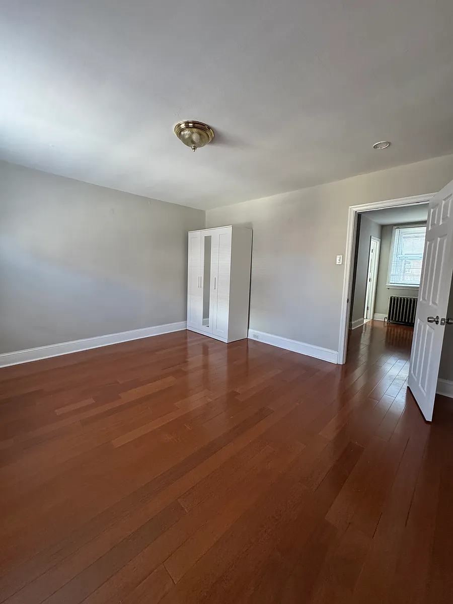 Building Photo - 742 Carpenter St #2