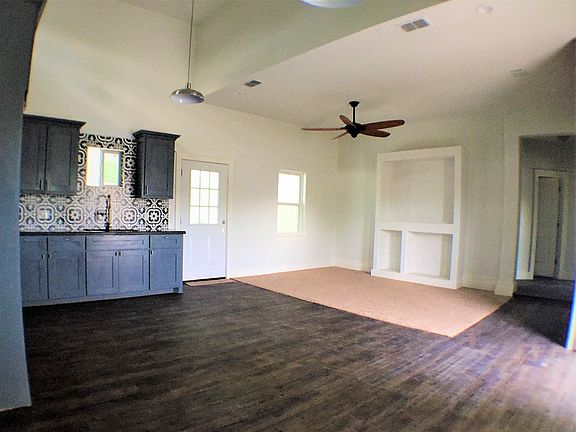 4th image of 518 W Pickens Ave