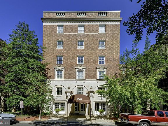 2nd image of 1661 Crescent Pl NW APT 604