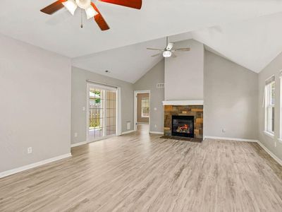 2210 E Sycamore St, Tonganoxie, KS, 66086
