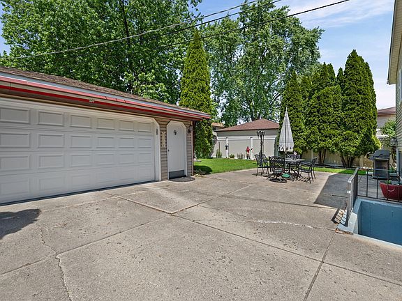 5th image of 530 N Westwood Ave