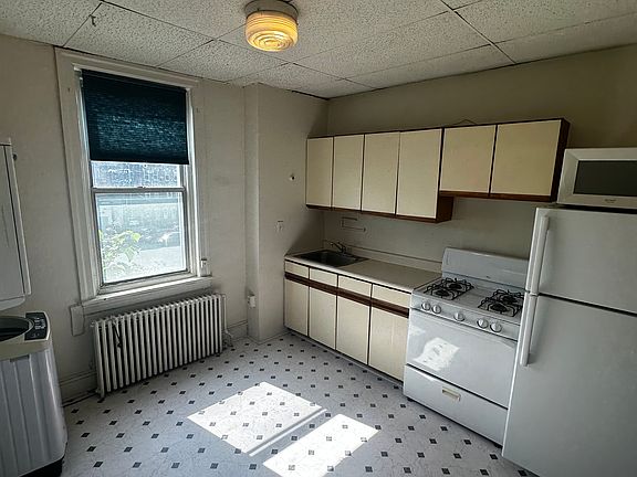 3rd image of 615 E Passyunk Ave #3