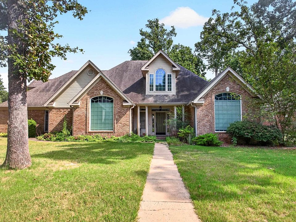 1st image of 21 Turnberry Dr