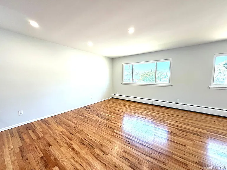 65 Florida Ave — Photo 10