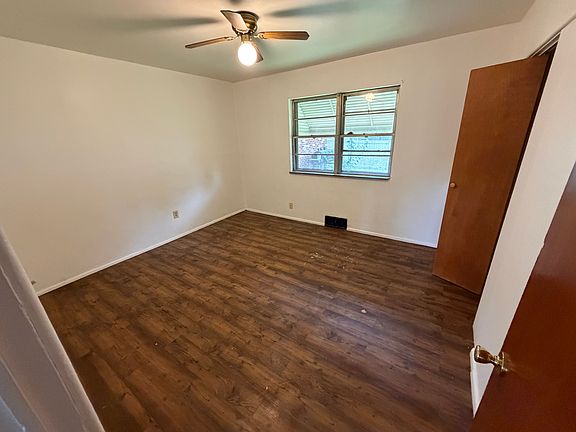 5th image of 301 Hillcrest Dr