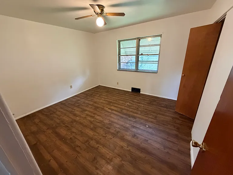301 Hillcrest Dr — Photo 5