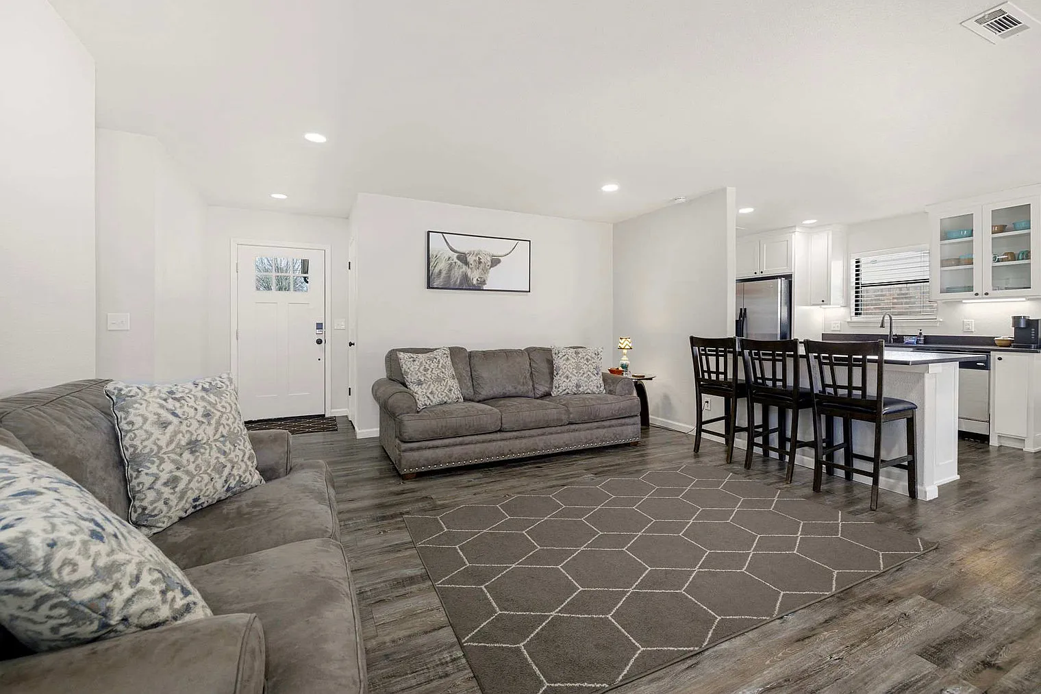 3 bed, 2.0 bath, 1248 sqft, $4,266 — Photo 1