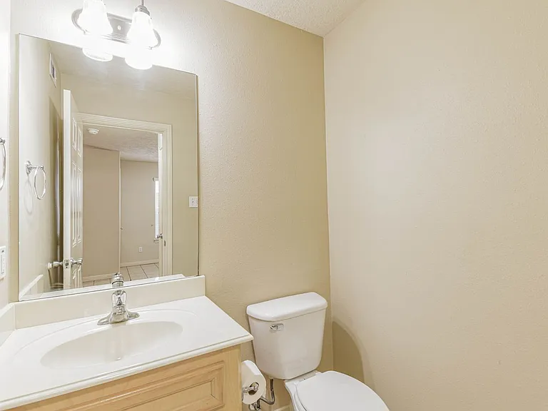213 Foster St — Photo 8