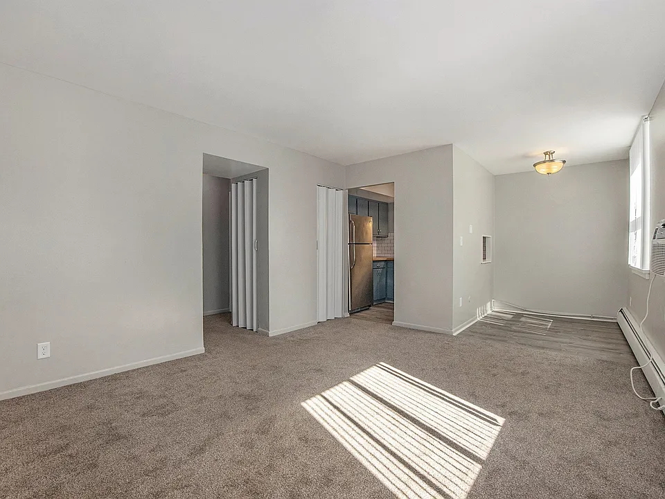 120 Leonard St NE #11