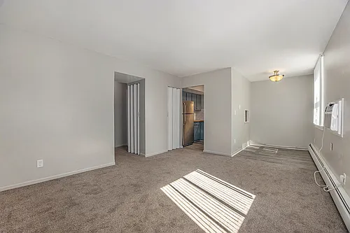 120 Leonard St NE Photo 1