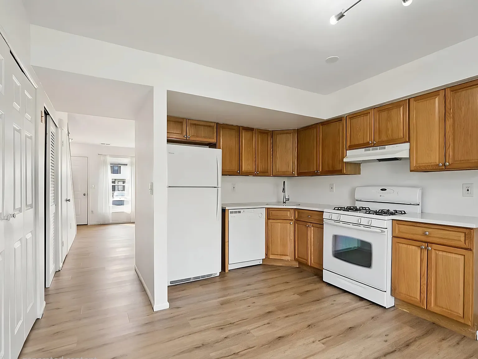 2 bed, 1088 sqft, $2,350 — Photo 4
