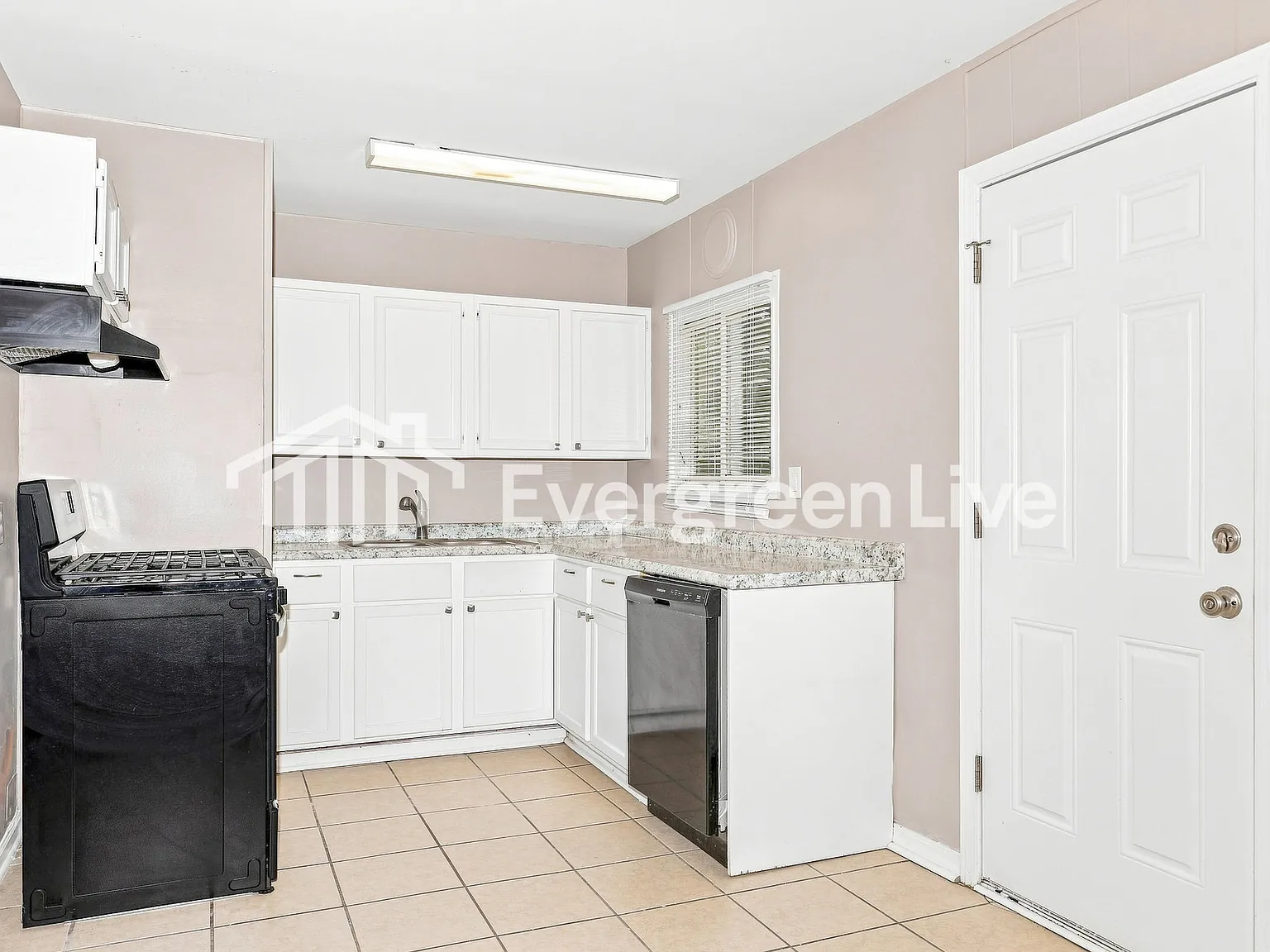 3 bed, 1.0 bath, 900 sqft, $1,345 — Photo 4