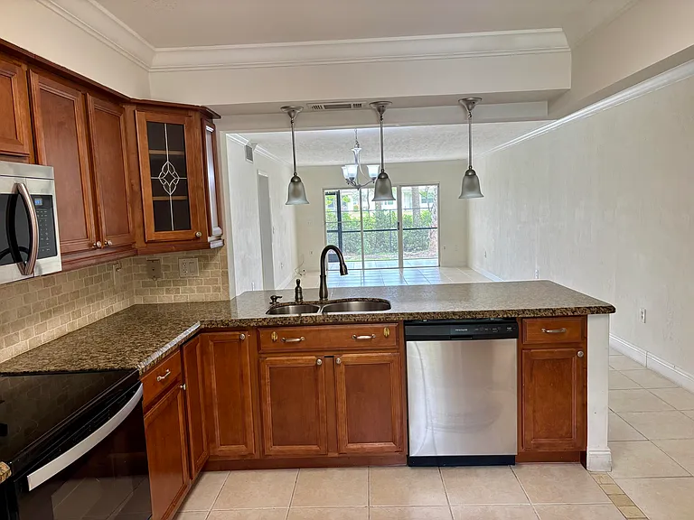 4040 Crystal Lake Dr #101 — Photo 4