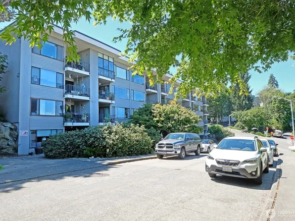 3661 24th Place W #306, Seattle, WA 98199