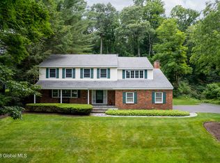 2 Upper Ball Ct, Menands, NY 12204