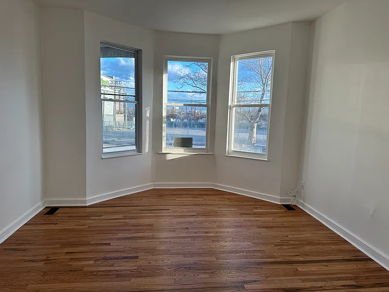 329-331 Elizabeth Ave #1 — Photo 2