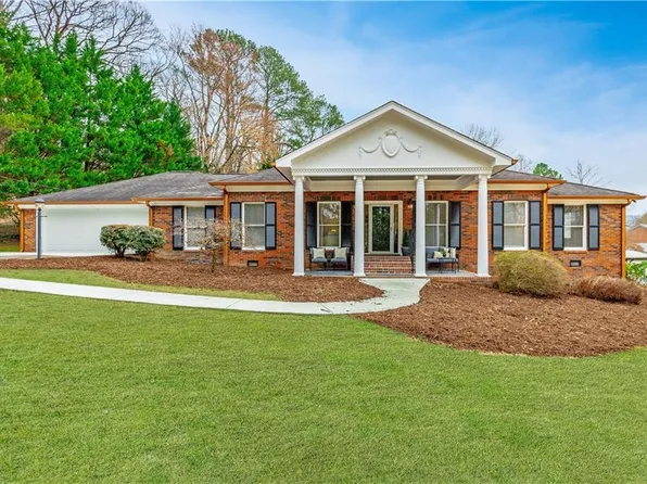 1805 Southmont Dr, Dalton, GA 30720