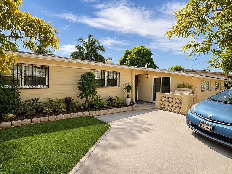 13540 NW 17th Ave — Photo 14