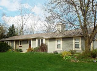 W318S3150 Squire Rd, Waukesha, WI 53189