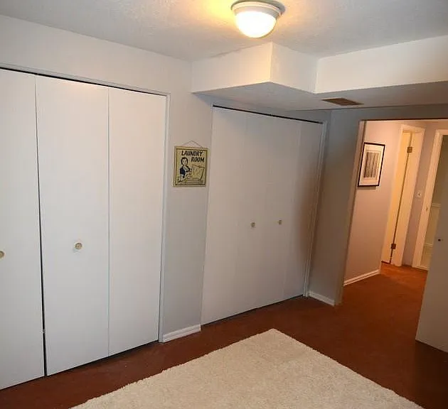 990 Sparta Dr — Photo 22