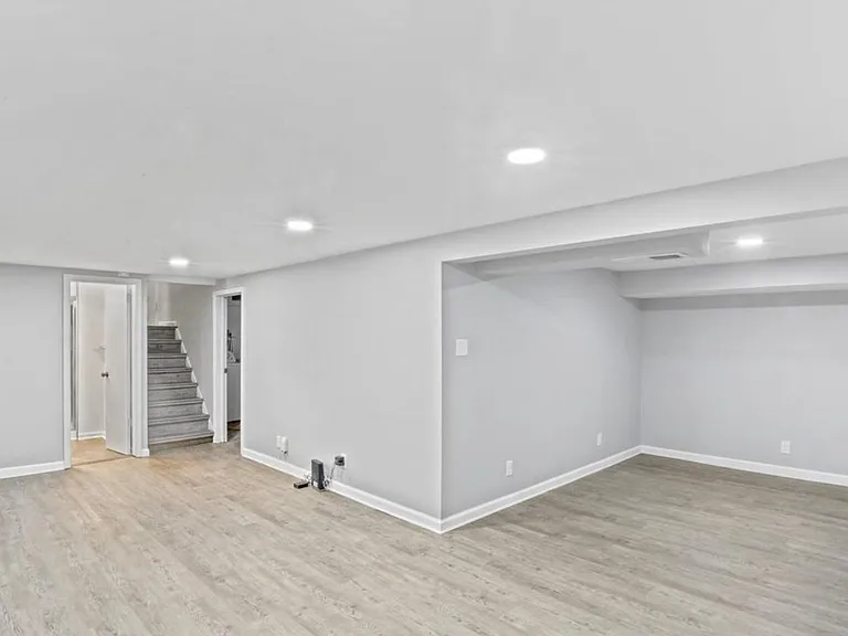 1322 S 51st St — Photo 7