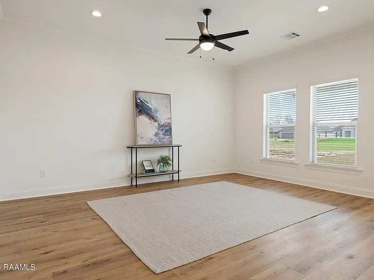 107 Lotus St — Photo 5