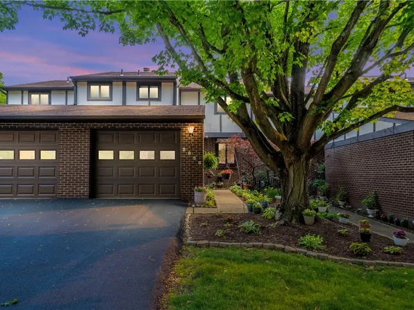 2836 Bingham Dr, Pittsburgh, PA 15241