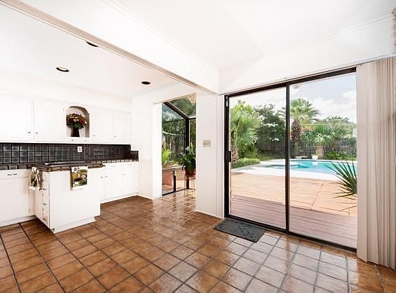 4th image of 7805 La Cosa Dr