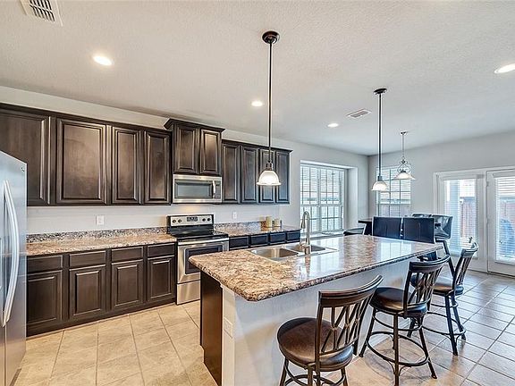 2nd image of 208 Plantation Dr