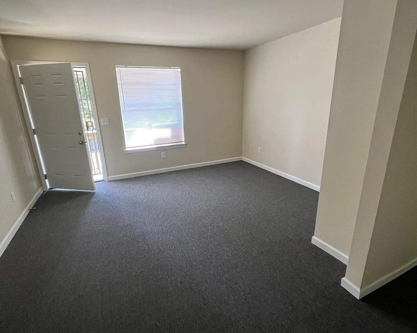 2 bed, 1.0 bath, $595 — Photo 3