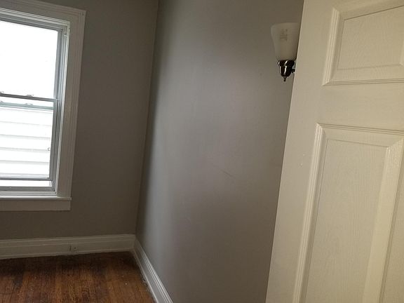 5th image of 199 Parkdale Ave Lowr #